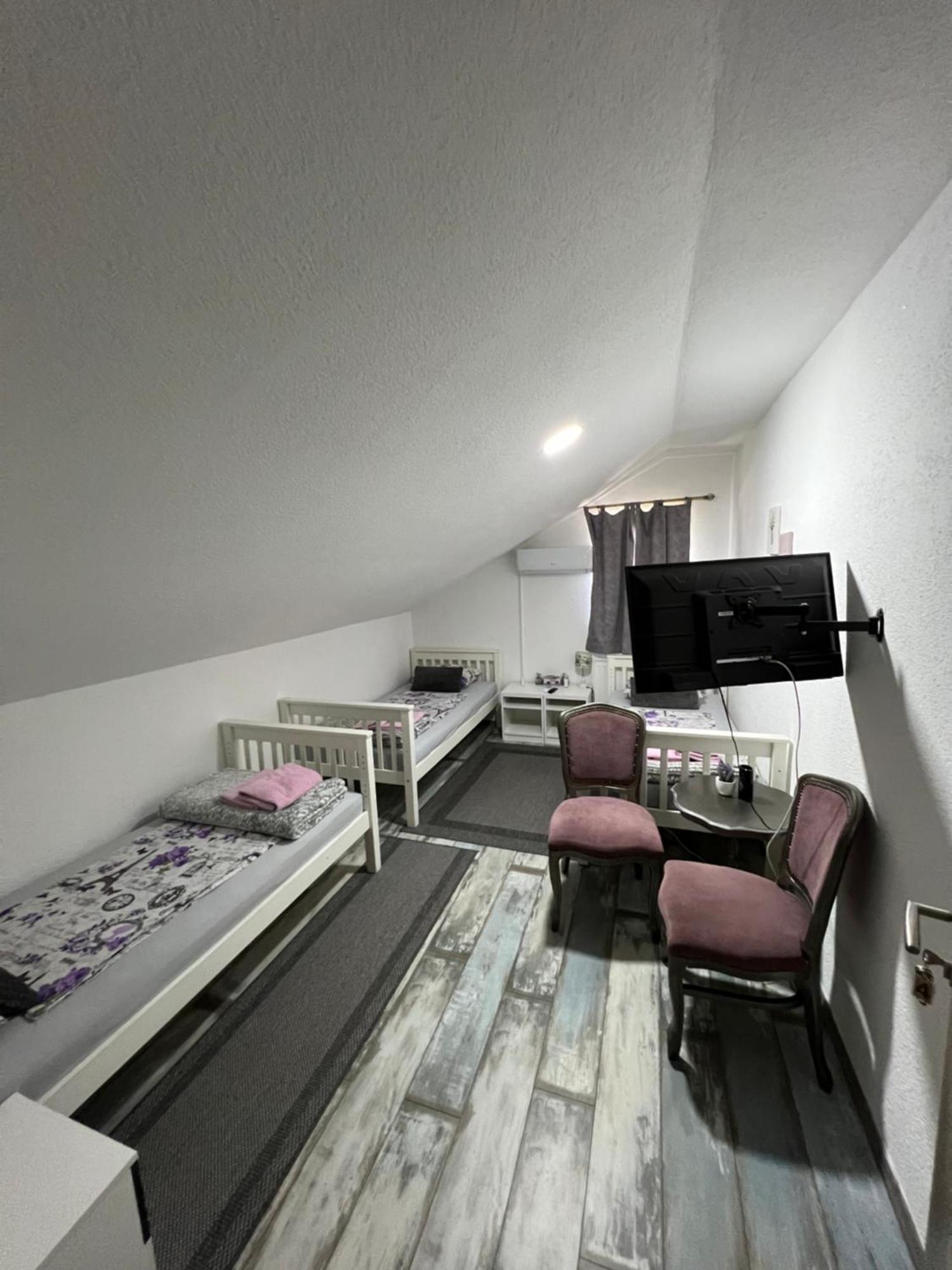 Prenociste-Sobe-Rooms-Aman Bihać Pokoj fotografie